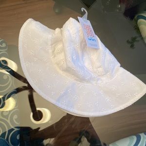 Carters baby sunhat. White.